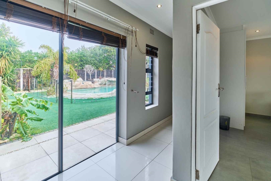 4 Bedroom Property for Sale in Flamingo Vlei Western Cape